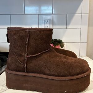 Chocolate women's platform UGG